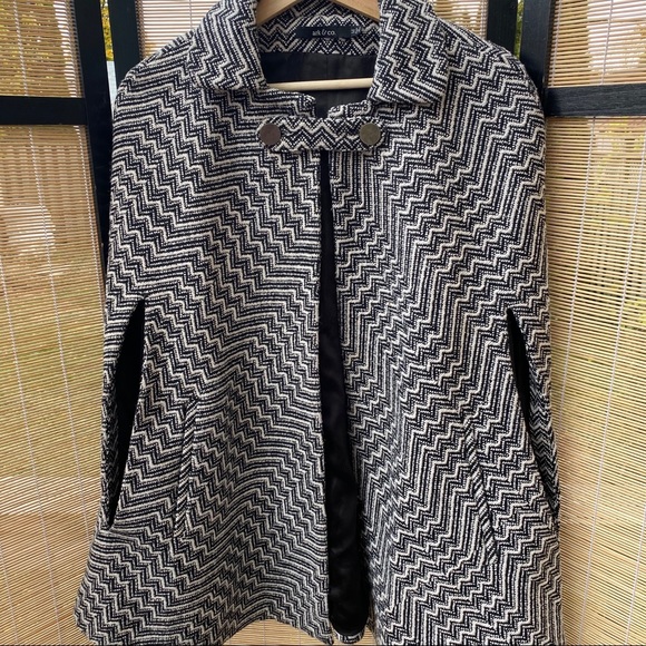 Black and white cape - Picture 4 of 6